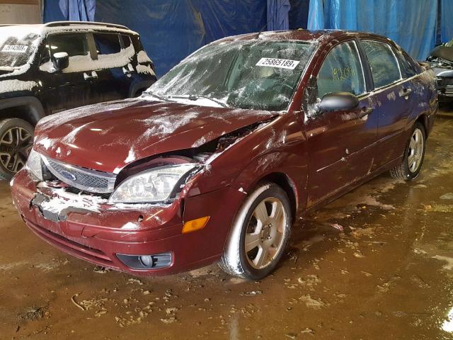 1FAHP34N37W366179 - 2007 FORD FOCUS ZX4 RED photo 2