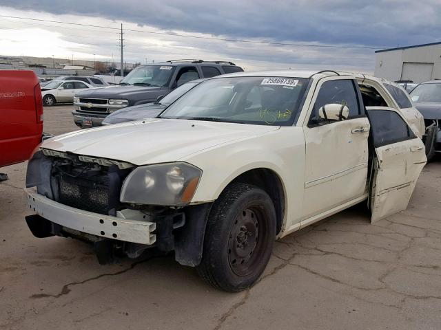 2D8FV48T95H598885 - 2005 DODGE MAGNUM SE CREAM photo 2