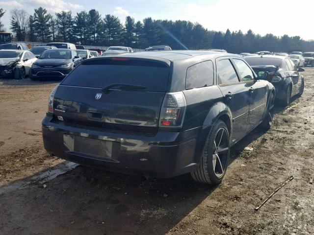 2D4FV48T65H555638 - 2005 DODGE MAGNUM SE BLACK photo 4