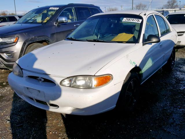 1FAFP13P0XW155861 - 1999 FORD ESCORT SE WHITE photo 2