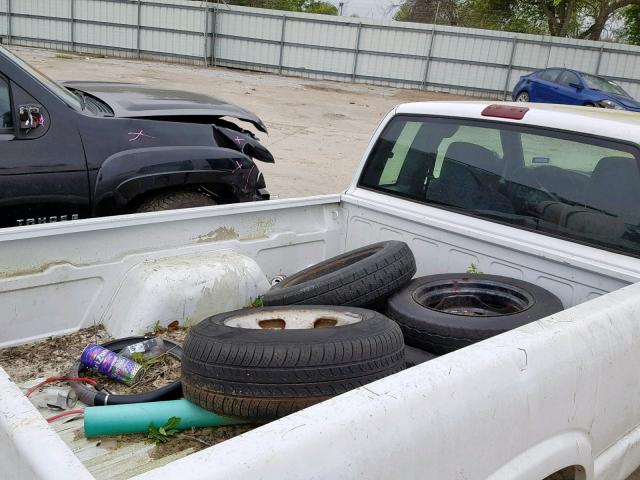 1GTCS195428241494 - 2002 GMC SONOMA WHITE photo 6