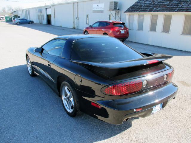 2G2FV22G1Y2137514 - 2000 PONTIAC FIREBIRD F BLACK photo 2