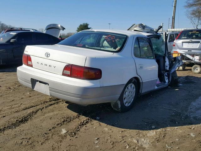 4T1BG12K2TU828701 - 1996 TOYOTA CAMRY DX WHITE photo 4