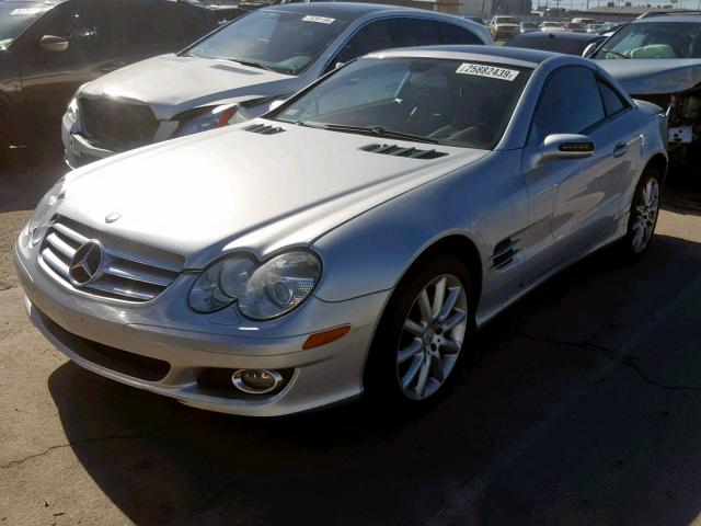 WDBSK71F77F132466 - 2007 MERCEDES-BENZ SL 550 SILVER photo 2