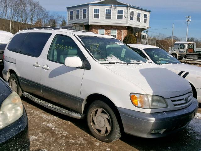 4T3ZF13C92U415429 - 2002 TOYOTA SIENNA LE WHITE photo 1