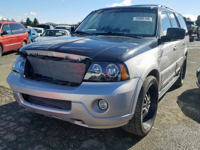 5LMFU28RX3LJ33177 - 2003 LINCOLN NAVIGATOR Gümüş foto 2