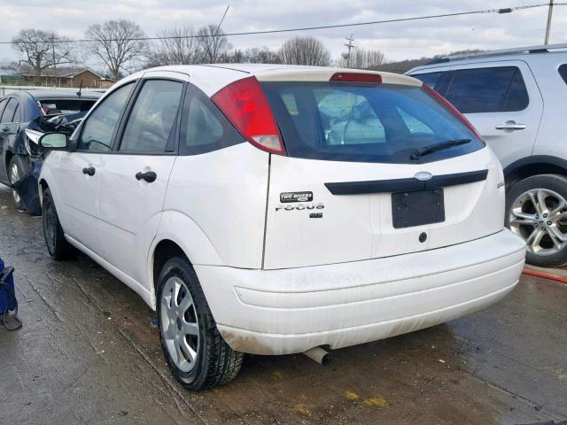 3FAFP37N85R111563 - 2005 FORD FOCUS ZX5 WHITE photo 3