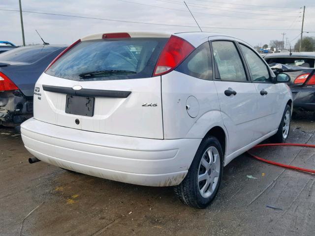 3FAFP37N85R111563 - 2005 FORD FOCUS ZX5 WHITE photo 4