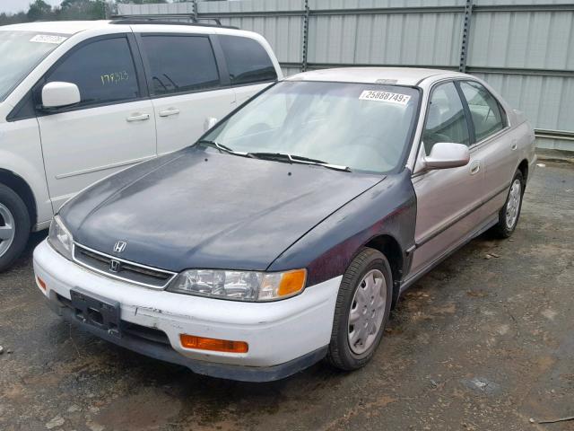 1HGCD563XVA099302 - 1997 HONDA ACCORD LX TWO TONE photo 2