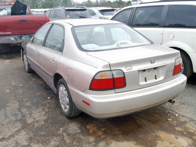 1HGCD563XVA099302 - 1997 HONDA ACCORD LX TWO TONE photo 3