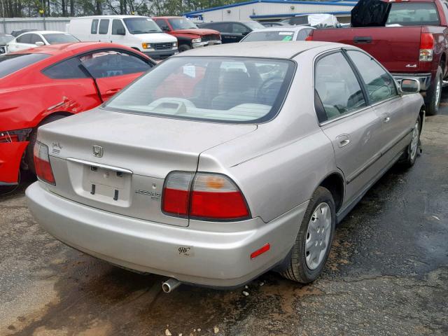 1HGCD563XVA099302 - 1997 HONDA ACCORD LX TWO TONE photo 4