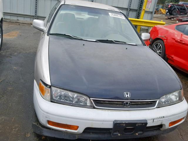 1HGCD563XVA099302 - 1997 HONDA ACCORD LX TWO TONE photo 9