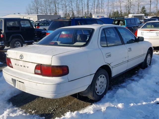 4T1BG12KXTU669247 - 1996 TOYOTA CAMRY DX WHITE photo 4