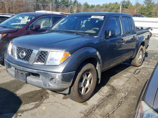 1N6AD07W45C403338 - 2005 NISSAN FRONTIER C GRAY photo 2