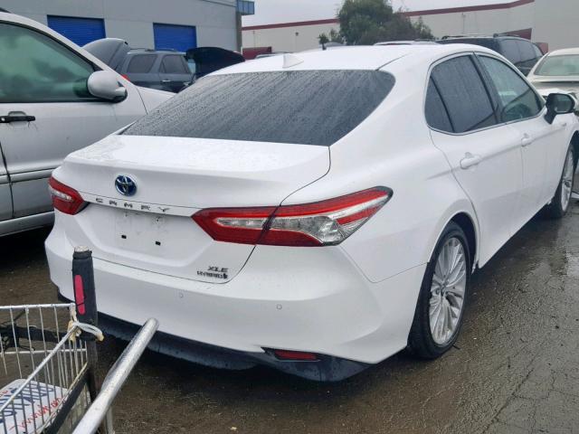 4T1B21HK0JU004652 - 2018 TOYOTA CAMRY HYBR WHITE photo 4