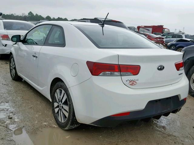 KNAFU6A2XD5685745 - 2013 KIA FORTE EX WHITE photo 3