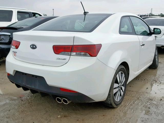 KNAFU6A2XD5685745 - 2013 KIA FORTE EX WHITE photo 4