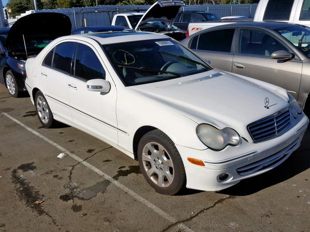 WDBRF61J05A701850 - 2005 MERCEDES-BENZ C 240 WHITE photo 1