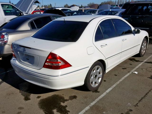 WDBRF61J05A701850 - 2005 MERCEDES-BENZ C 240 WHITE photo 4