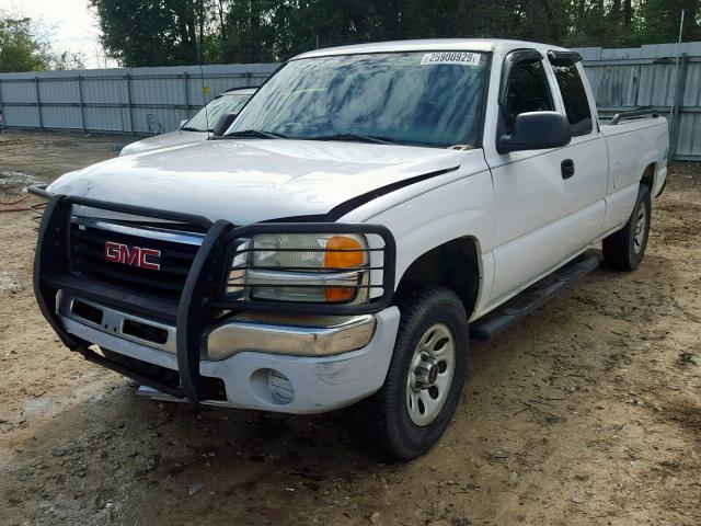 1GTEK19T45E304963 - 2005 GMC NEW SIERRA WHITE photo 2