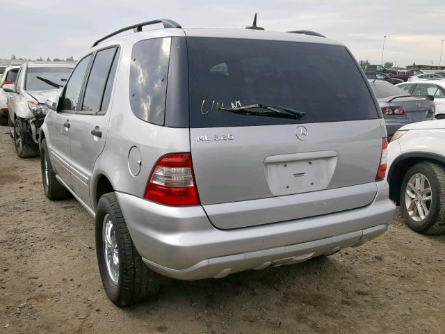 4JGAB54E92A335655 - 2002 MERCEDES-BENZ ML 320 SILVER photo 3