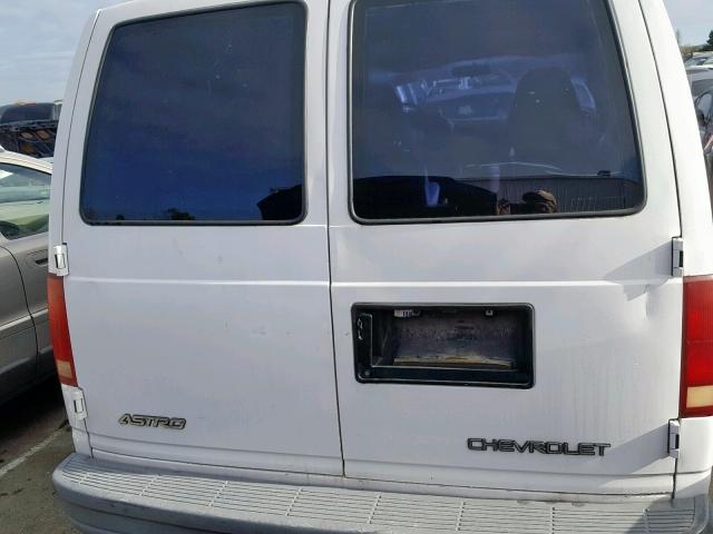 1GCDM19W7XB123943 - 1999 CHEVROLET ASTRO WHITE photo 9