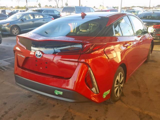 JTDKARFP2H3012398 - 2017 TOYOTA PRIUS PRIM RED photo 4