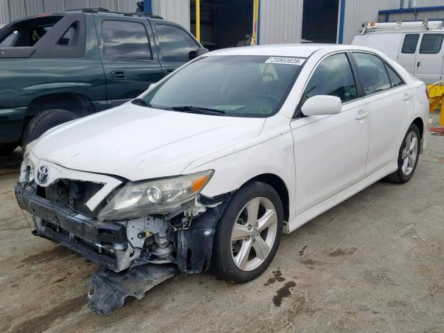 4T1BF3EKXAU539489 - 2010 TOYOTA CAMRY BASE WHITE photo 2