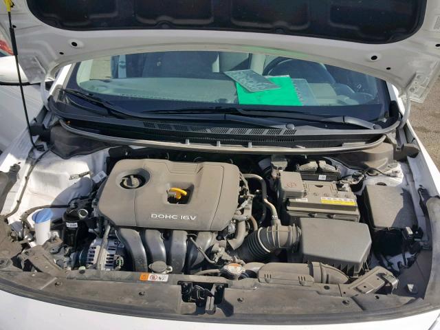 3KPFK4A72HE061568 - 2017 KIA FORTE LX WHITE photo 7