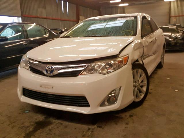 4T1BD1FK8EU105702 - 2014 TOYOTA CAMRY HYBR WHITE photo 2