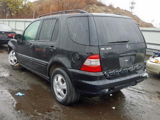 4JGAB54E82A311685 - 2002 MERCEDES-BENZ ML 320 BLACK photo 3