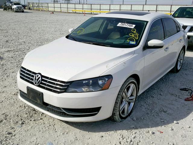 1VWBV7A30FC078343 - 2015 VOLKSWAGEN PASSAT SE WHITE photo 2