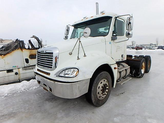 1FUJA6CV86LV26971 - 2006 FREIGHTLINER CONVENTION WHITE photo 2