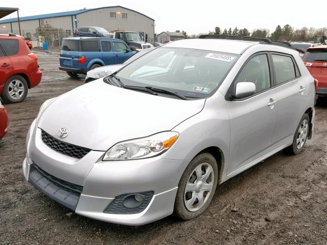 2T1KU4EE2AC390521 - 2010 TOYOTA COROLLA MA SILVER photo 2