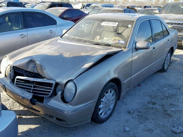 WDBJF65J61B178300 - 2001 MERCEDES-BENZ E 320 GOLD photo 2