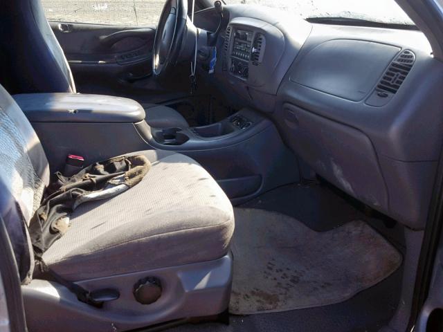 1FMRU1660YLB82530 - 2000 FORD EXPEDITION SILVER photo 5