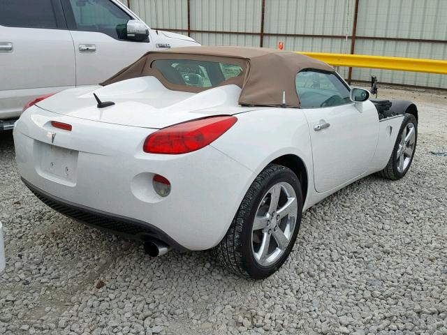 1G2MC35B78Y115569 - 2008 PONTIAC SOLSTICE WHITE photo 4