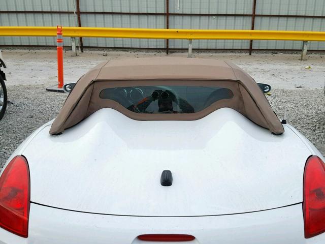 1G2MC35B78Y115569 - 2008 PONTIAC SOLSTICE WHITE photo 6