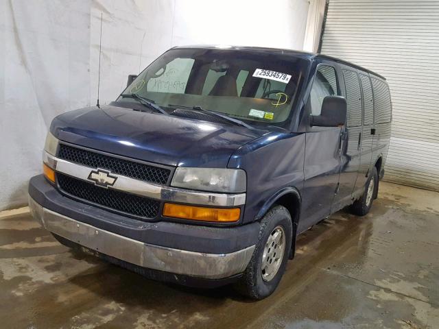 1GNFH15T041196315 - 2004 CHEVROLET EXPRESS G1 BLUE photo 2