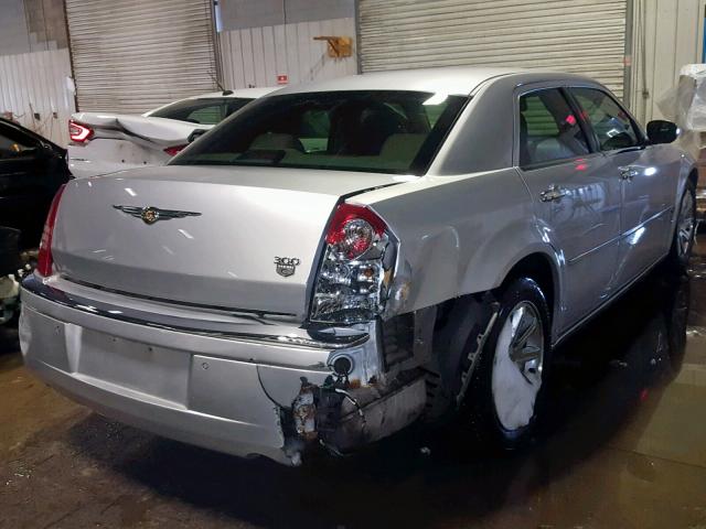 2C3AA63H35H528287 - 2005 CHRYSLER 300C SILVER photo 4