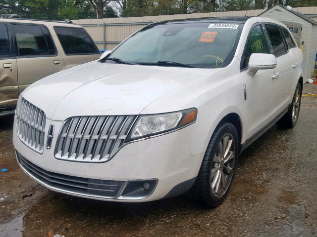 2LMHJ5AT6ABJ08306 - 2010 LINCOLN MKT WHITE photo 2