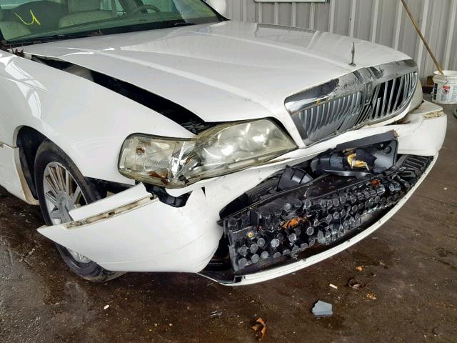 1LNHM81W63Y671540 - 2003 LINCOLN TOWN CAR E WHITE photo 9