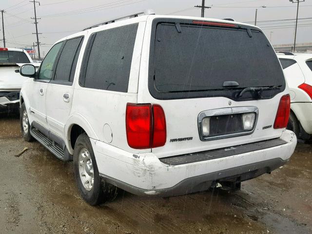5LMFU28L4WLJ06329 - 1998 LINCOLN NAVIGATOR WHITE photo 3