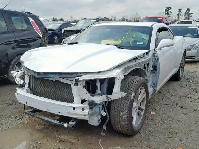 2G1FB1E35F9230086 - 2015 CHEVROLET CAMARO LS WHITE photo 2