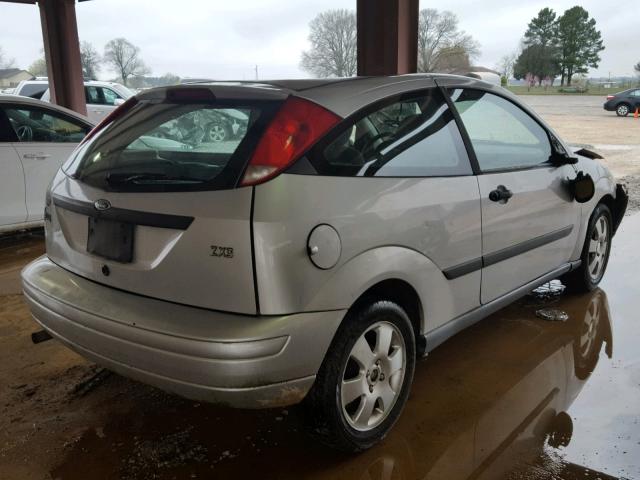 3FAFP31331R190402 - 2001 FORD FOCUS ZX3 SILVER photo 4