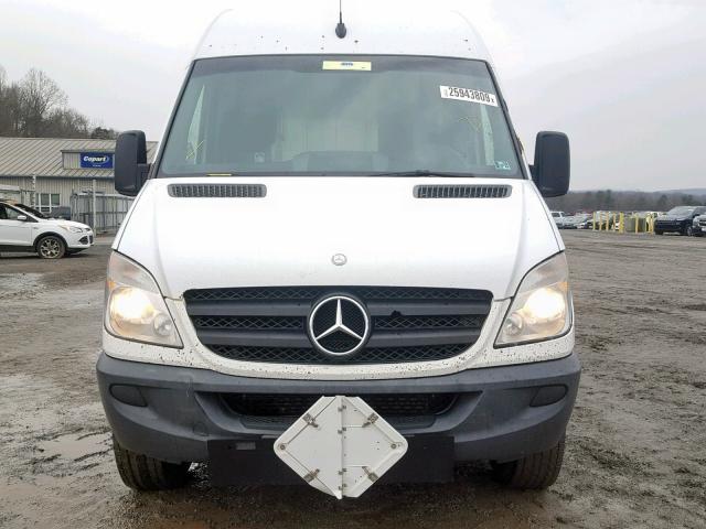 WD3PE8CB7B5584151 - 2011 MERCEDES-BENZ SPRINTER 2 WHITE photo 9