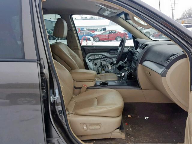 KNDJJ741395039744 - 2009 KIA BORREGO LX BROWN photo 5