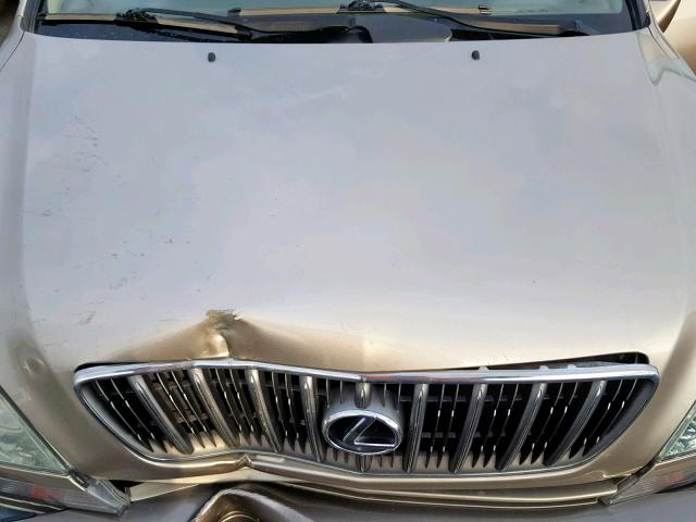 JTJGF10U420120549 - 2002 LEXUS RX 300 TAN photo 7