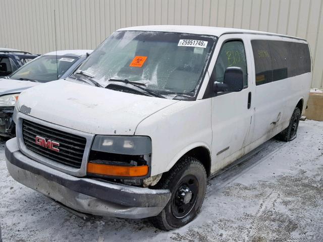 1GJHG39U751207226 - 2005 GMC SAVANA G35 WHITE photo 2