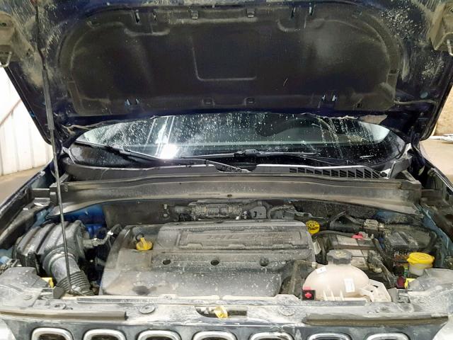 ZACCJBAH0HPF07027 - 2017 JEEP RENEGADE S ლურჯი ფოტო 7